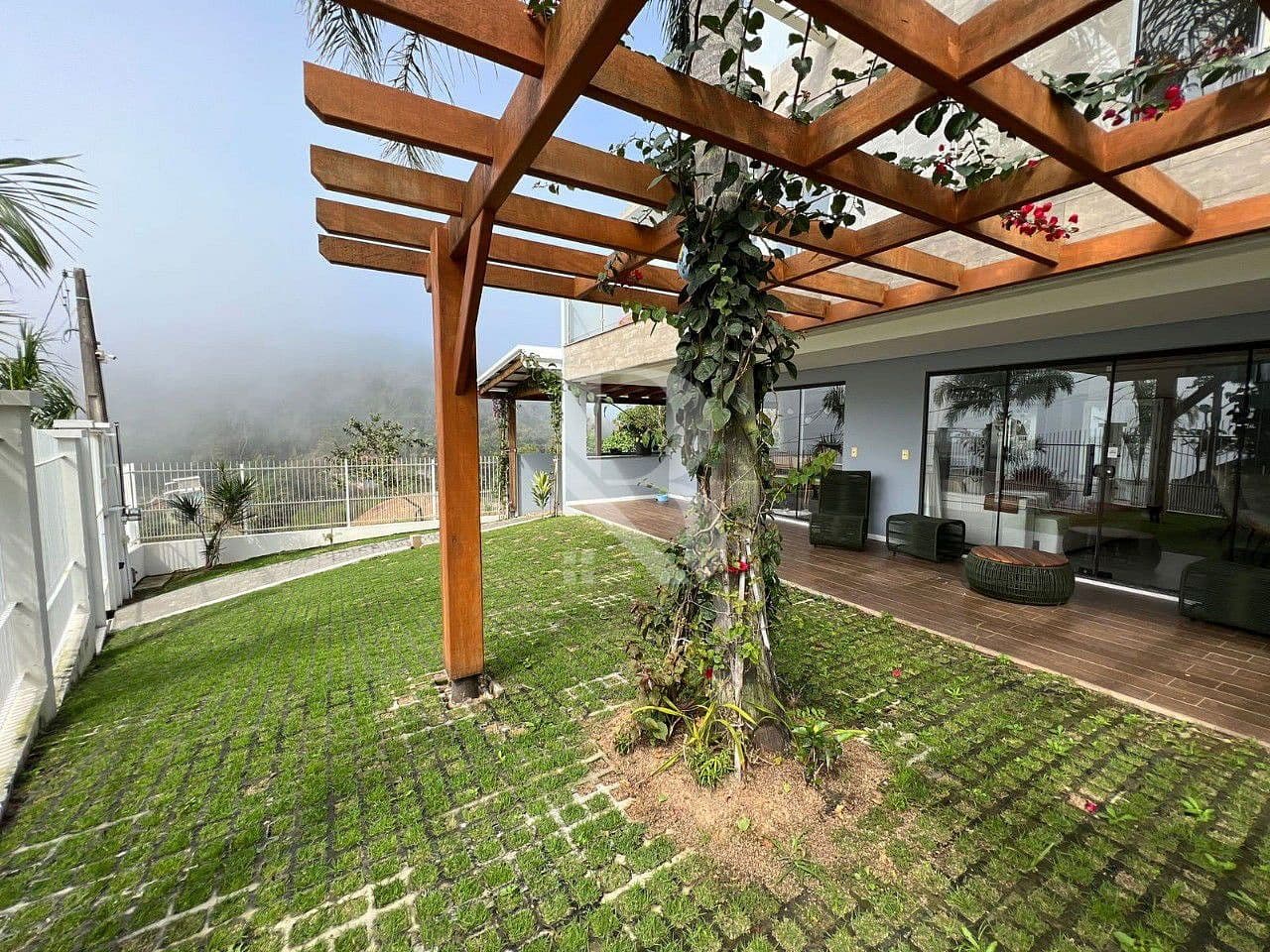 Com 3 suítes, vista mar, casa a venda em Penha - SC — foto 1