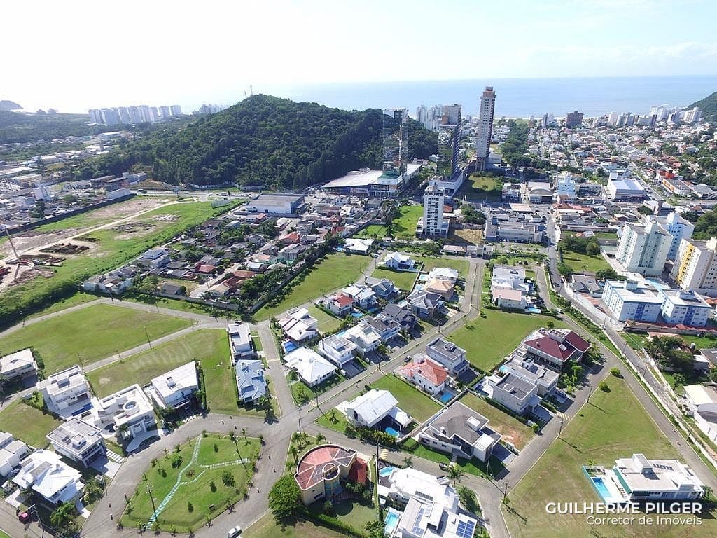 Terreno no Condomínio Horizontal Praia Brava — foto 1