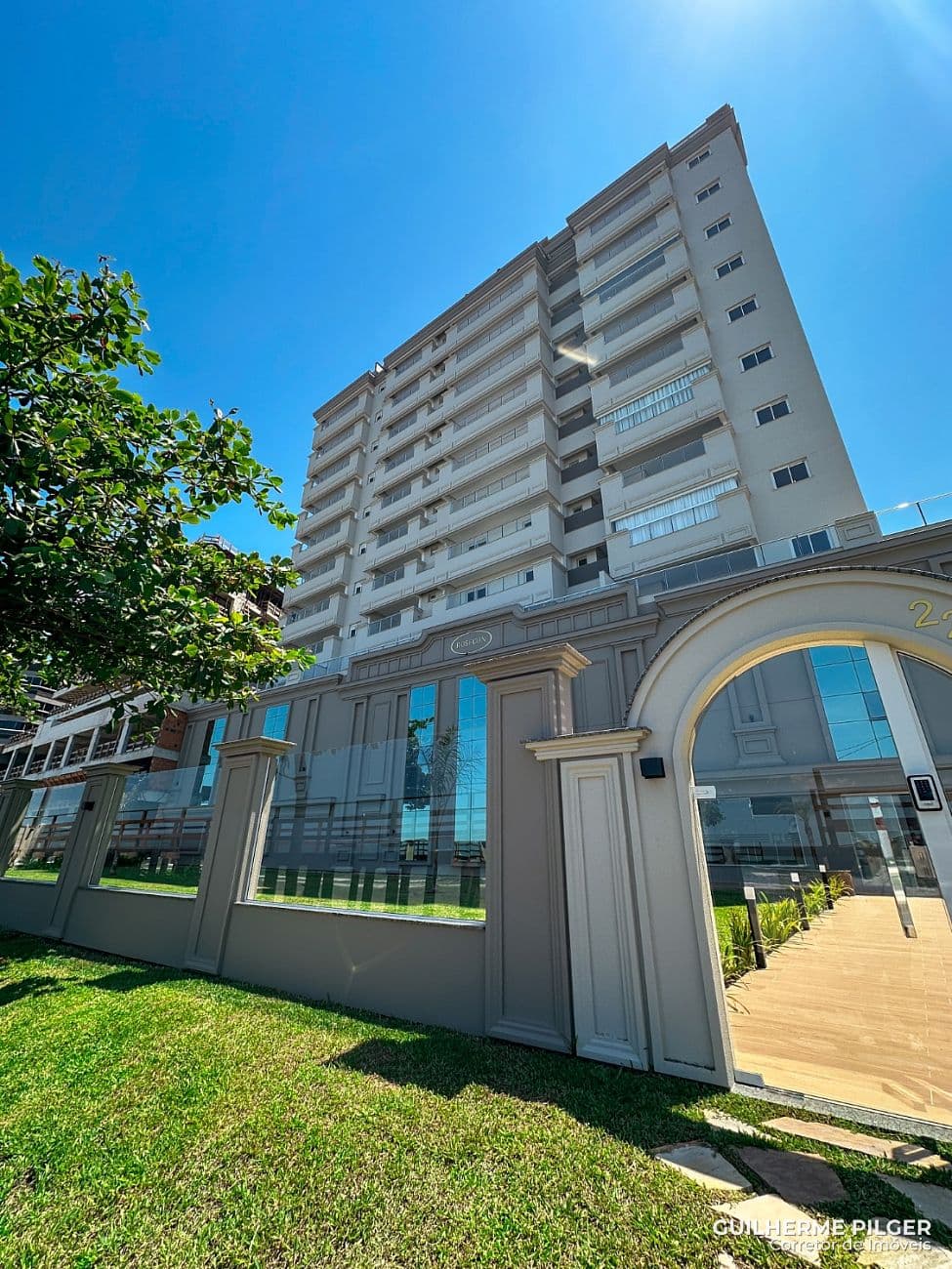 Apartamento no Ed. Château de Florence em Itapema — foto 1