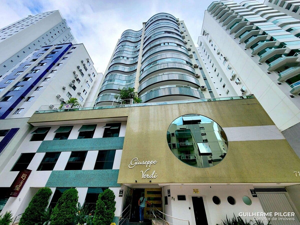Apartamento no Edifício Giuseppe Verdi em Balneário Camboriú — foto 1