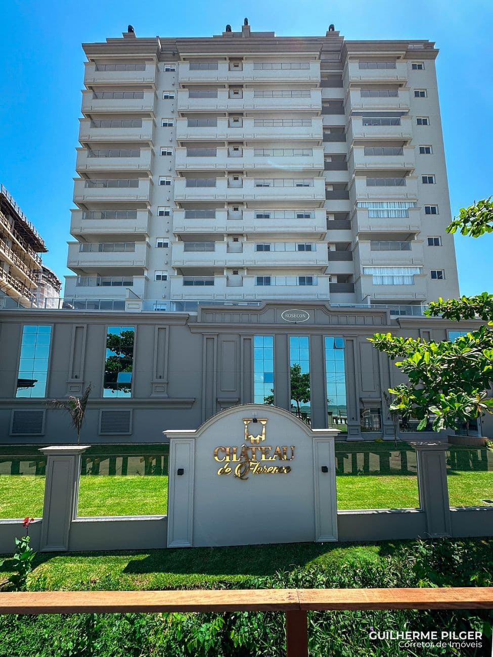 Apartamento no Ed. Château de Florence em Itapema — foto 1