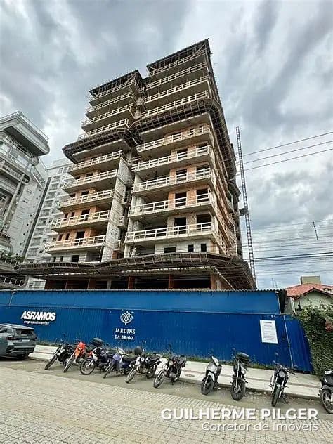 Apartamento no Ed. Jardins da Brava na Praia Brava — foto 1