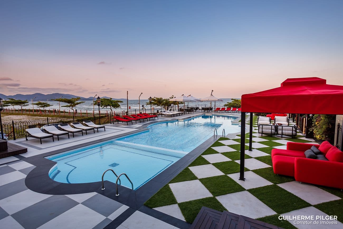 Apartamento no Ed. Cartier CNA Residence em Meia Praia em Itapema — foto 1