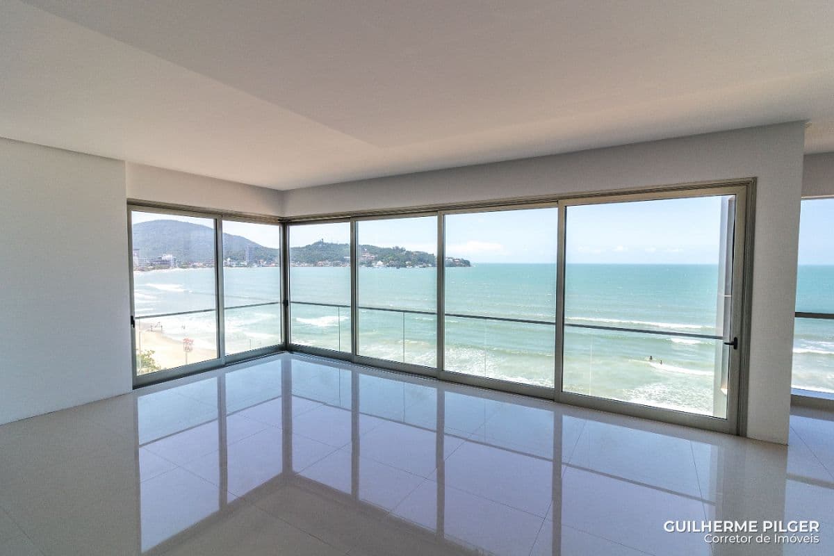 Apartamento Frente Mar no Edifício Victor Hugo em Itapema — foto 1