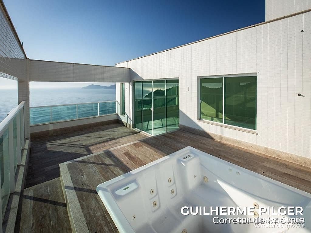 Cobertura Frente Mar Edifício Saveiro em Balneário Camboriú — foto 1