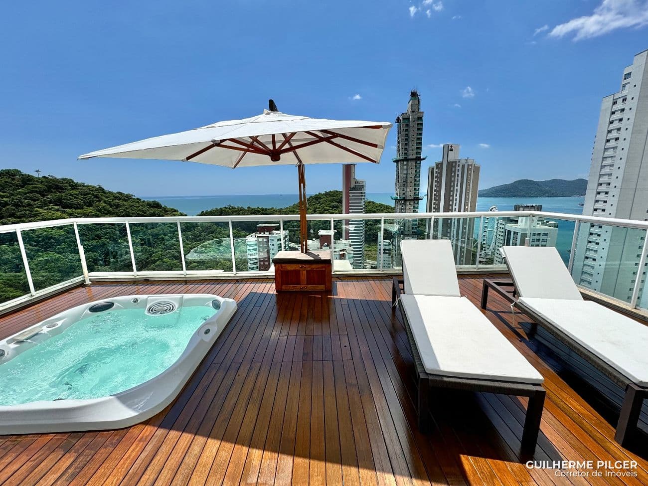 Cobertura triplex perto do mar no Ed. Ocean Tower em Balneário Camboriú — foto 1