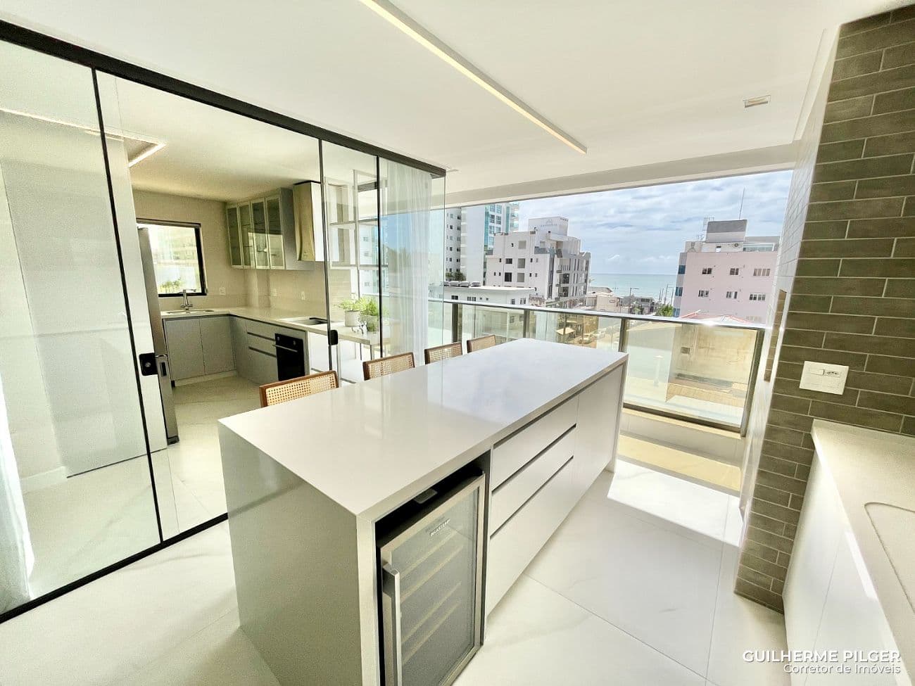 Apartamento no Ed. Surfers Paradise Residence na Praia Brava — foto 1