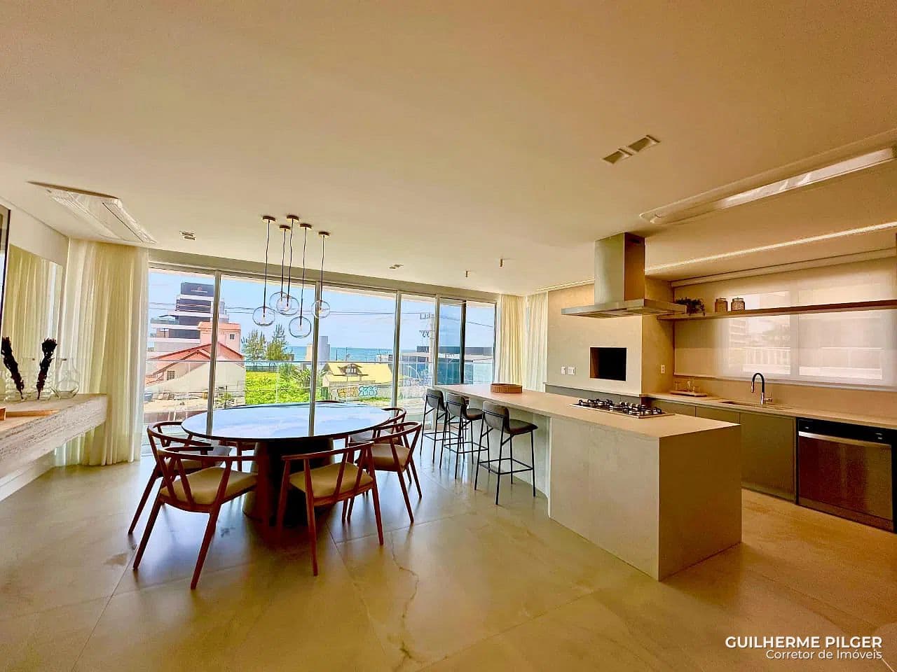 Apartamento no Ed. Le Blanc na Praia Brava — foto 1