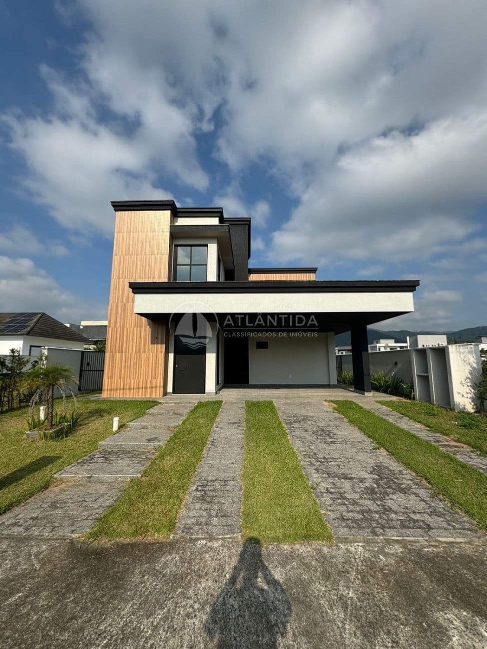 Casa com 4 dormitórios no condomínio Caledônia - Camboriú — foto 1