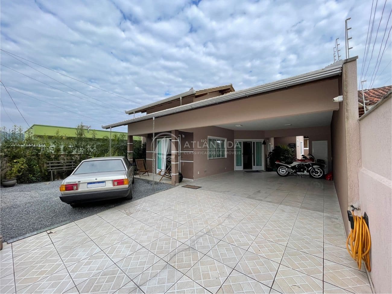 Casa térrea 3 dormitórios e piscina - Areias - Camboriú! — foto 1