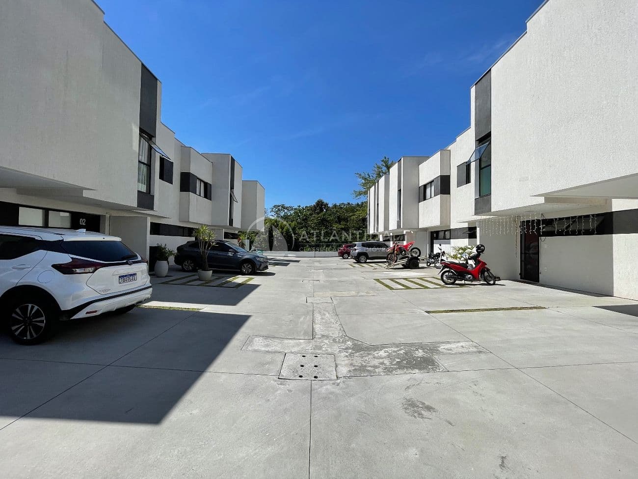 Sobrado mobiliado 3 dormitórios e 2 vagas - Rio Pequeno - Camboriú — foto 1