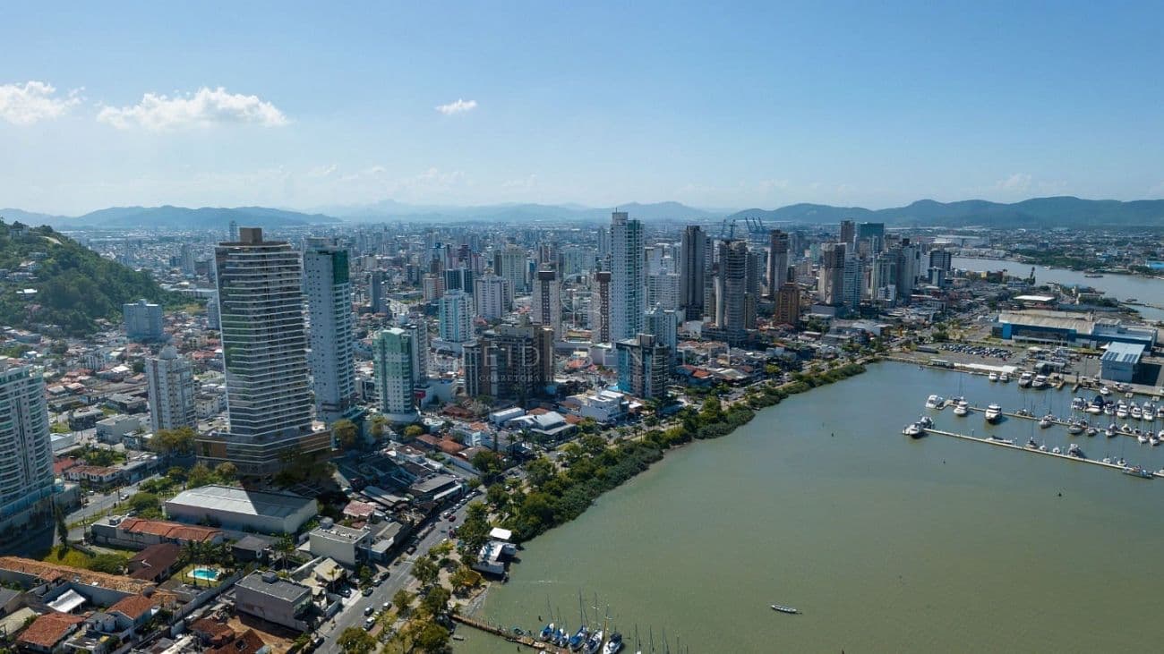 Apartamento de Alto Padrão - bairro Fazenda Itajaí/SC — foto 1