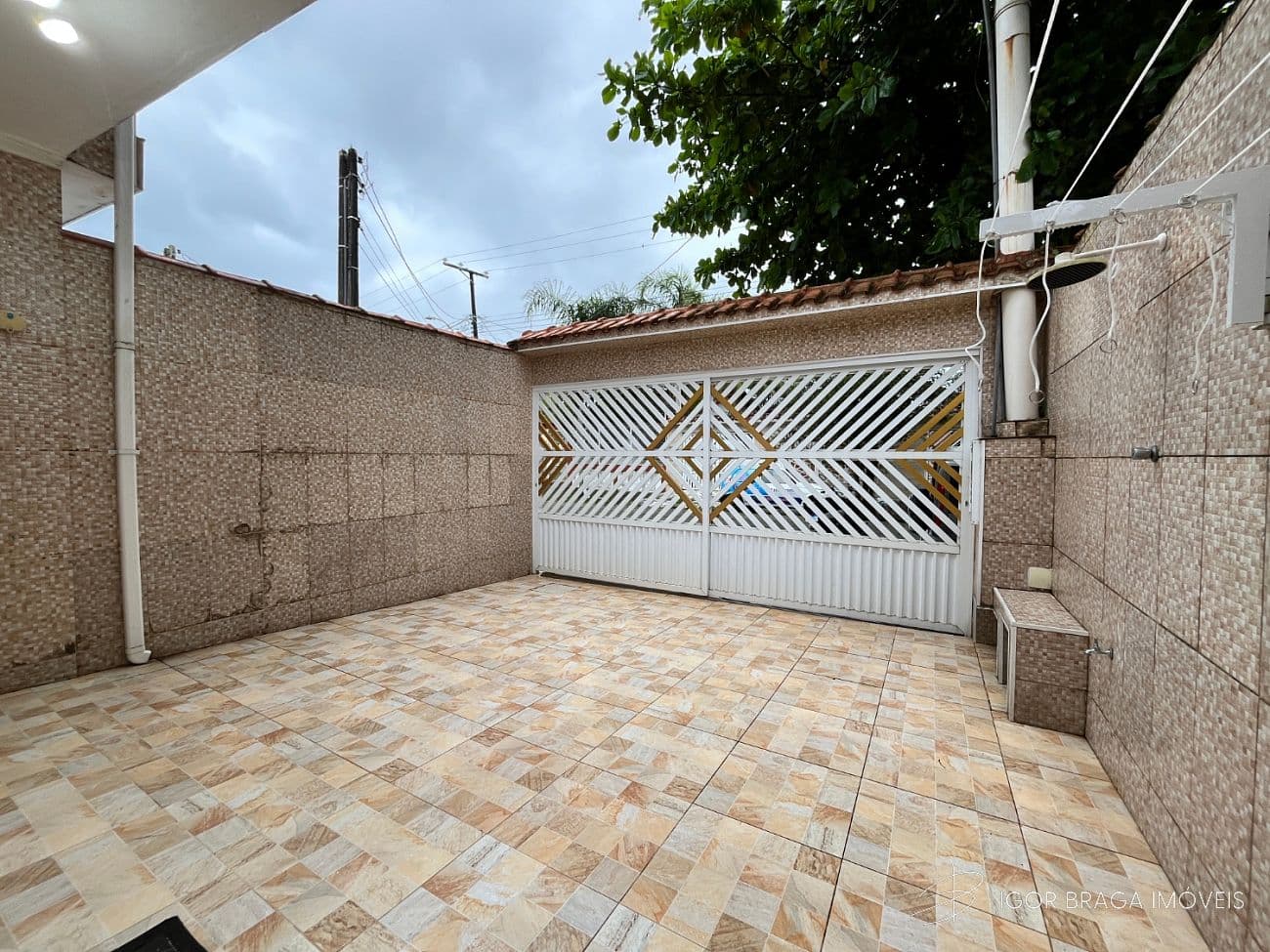 EXCELENTE SOBRADO, FINO ACABAMENTO E À 500M DO MAR — foto 1