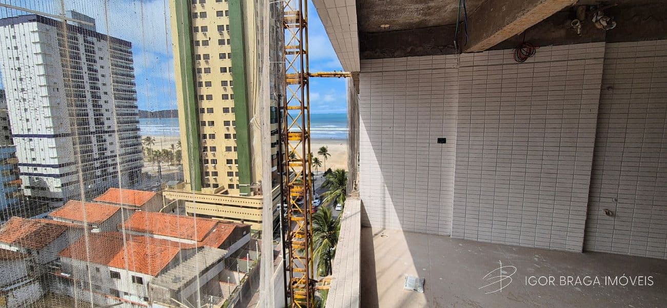 BELÍSSIMO APARTAMENTO, À 50m DO MAR E LAZER COMPLETO — foto 1