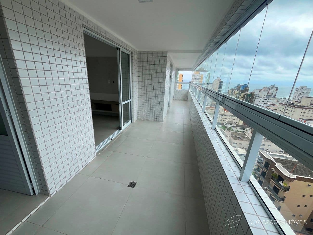 EXCELENTE APARTAMENTO, À 400M DO MAR E LAZER COMPLETO — foto 1