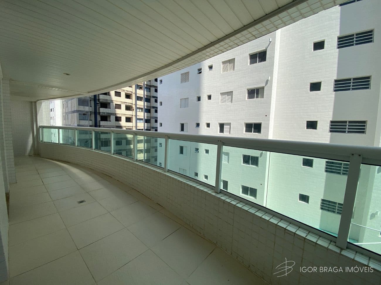 EXCELENTE APARTAMENTO, À 40M DO MAR E LAZER COMPLETO — foto 1