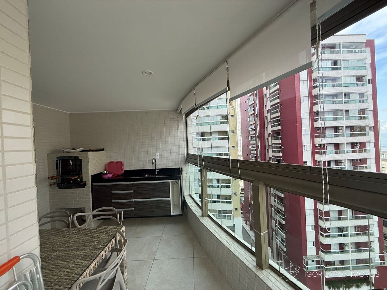 EXCELENTE APARTAMENTO, À 50M DO MAR E LAZER COMPLETO — foto 1
