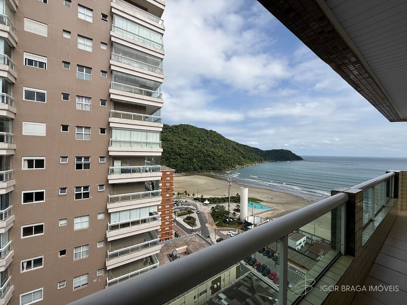 EXCELENTE COBERTURA, À 70M DO MAR E LAZER — foto 1