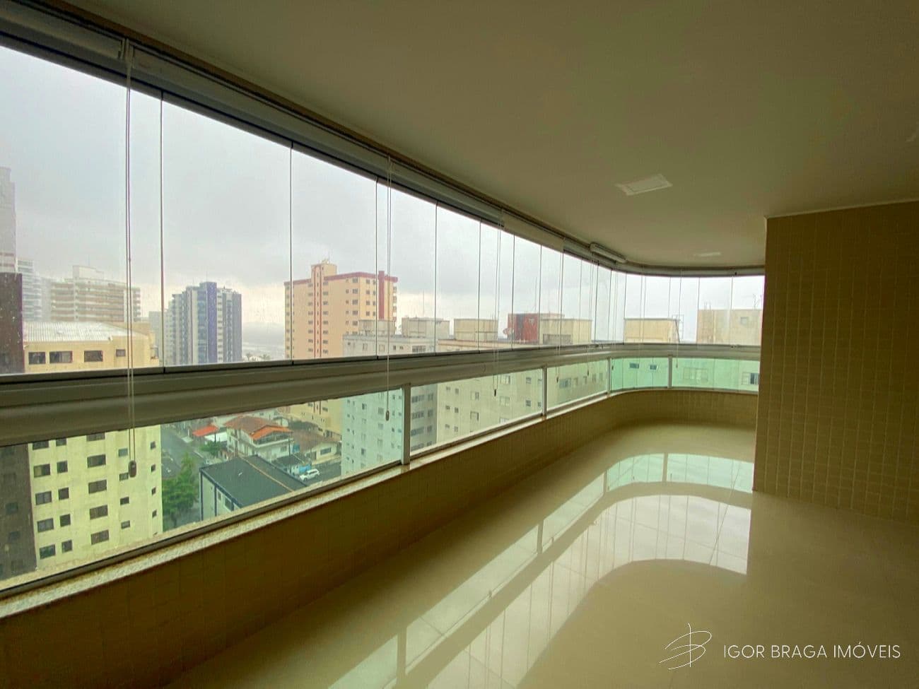 EXCELENTE APARTAMENTO, À 80M DO MAR E LAZER COMPLETO — foto 1