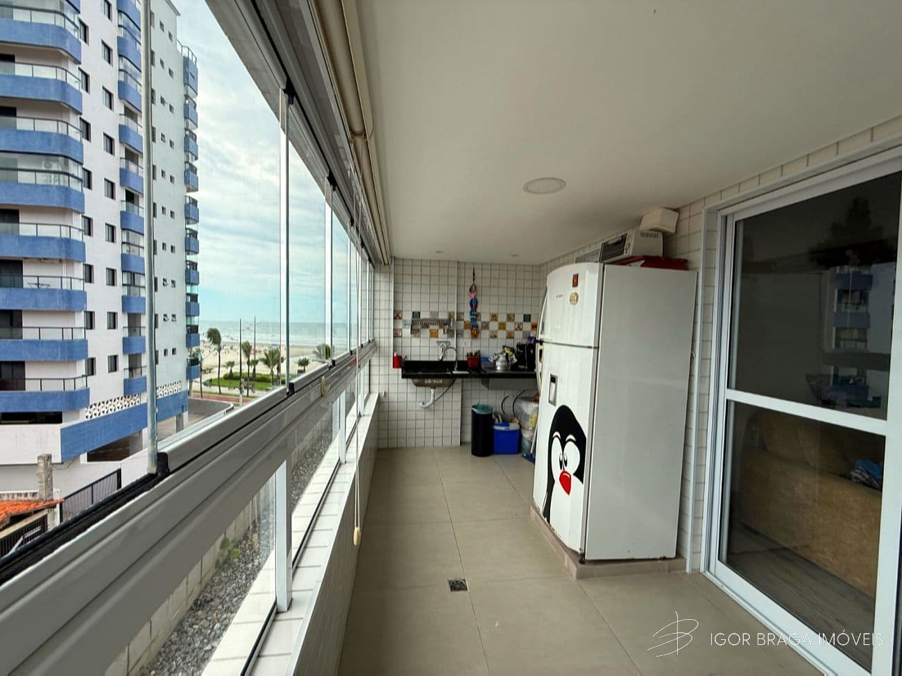 BELÍSSIMO APARTAMENTO, À 10M DO MAR E LAZER COMPLETO — foto 1