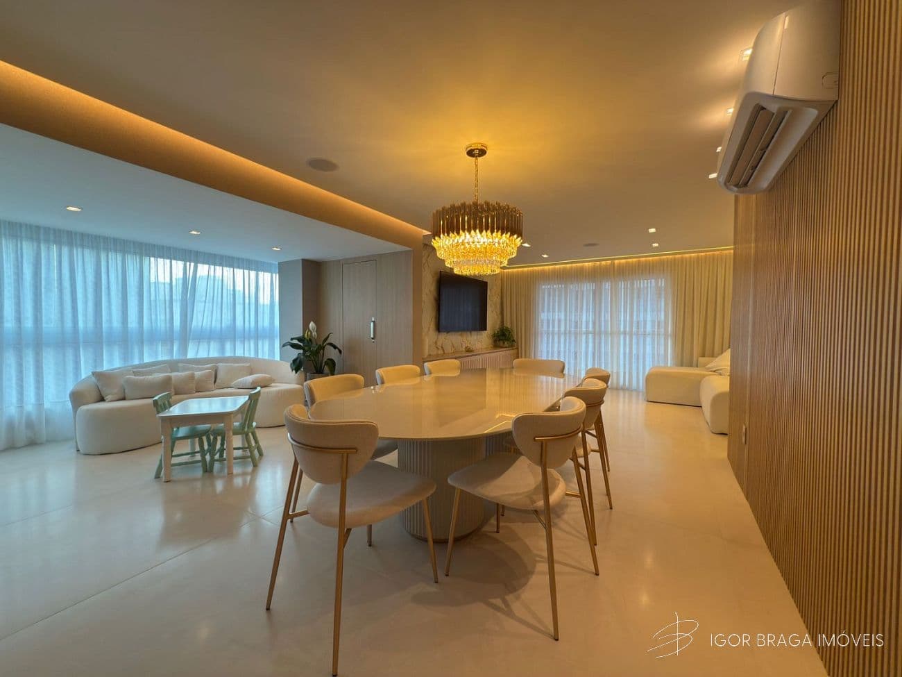 INCRÍVEL APARTAMENTO DUPLEX, Á 400M DO MAR E FINO ACABAMENTO — foto 1