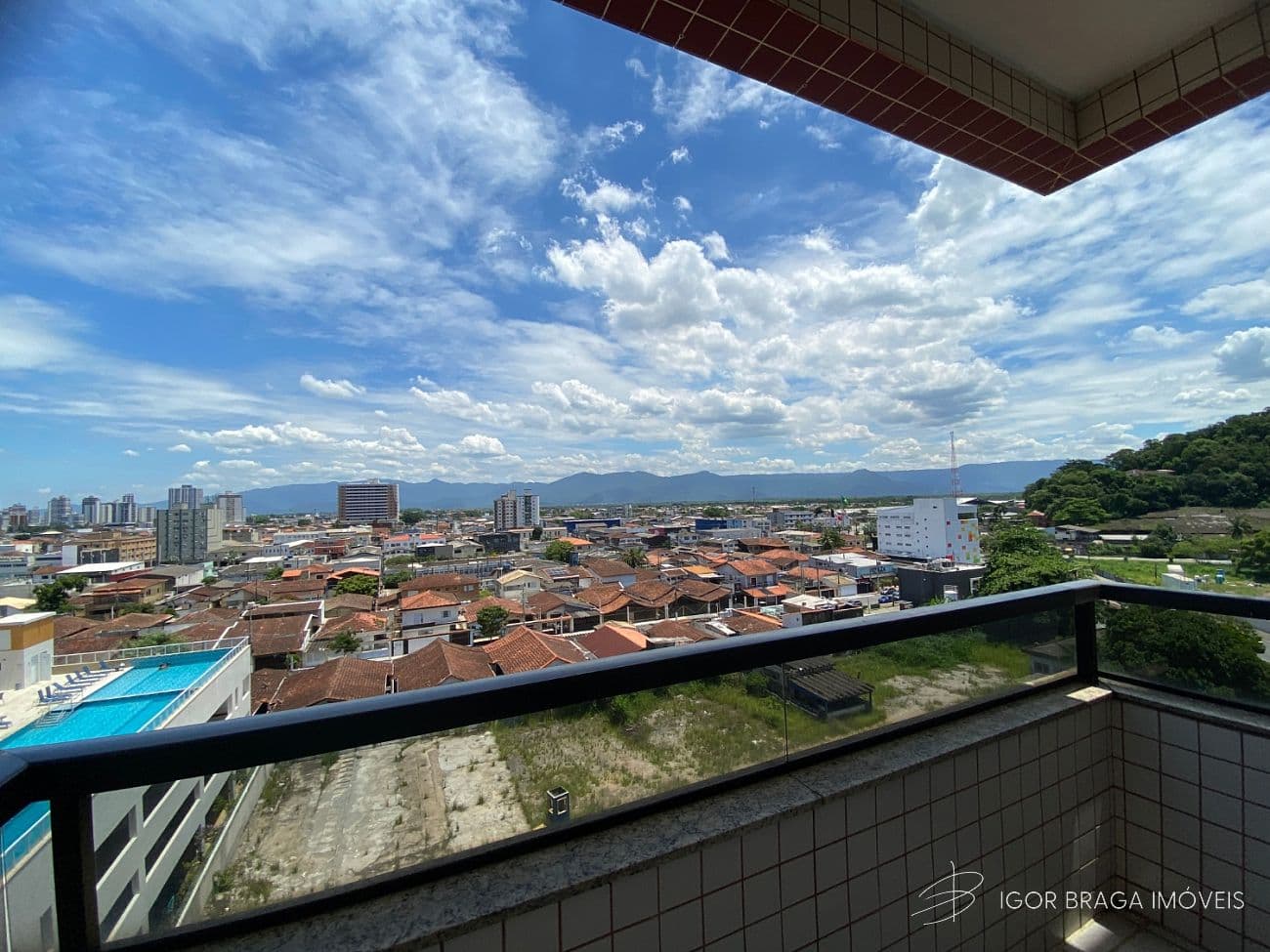 BELÍSSIMO APARTAMENTO, AMPLO E Á 950M DO MAR — foto 1