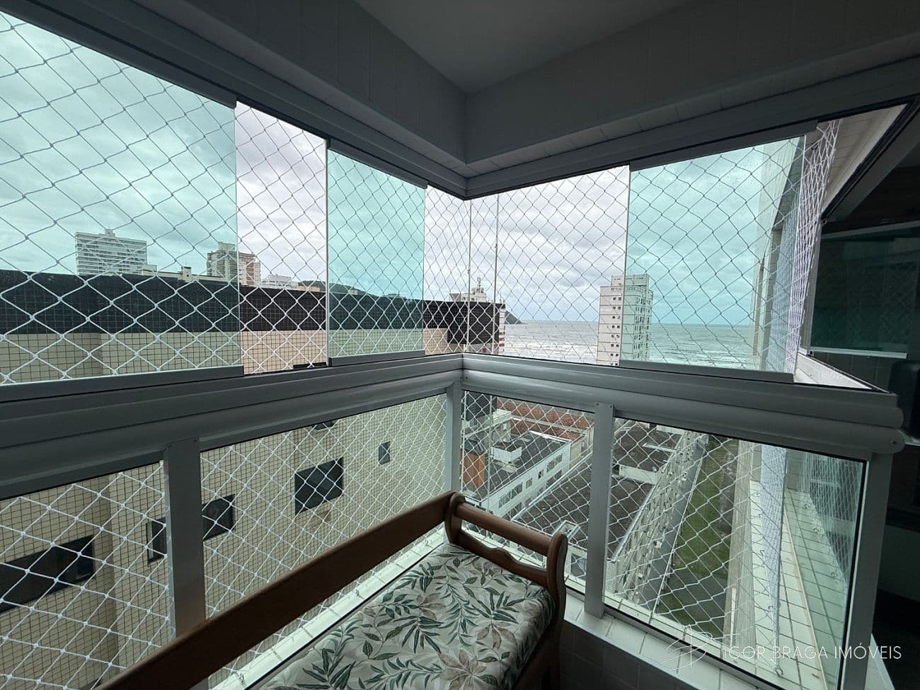 EXCELENTE APARTAMENTO, À 100M DO MAR E LAZER COMPLETO — foto 1