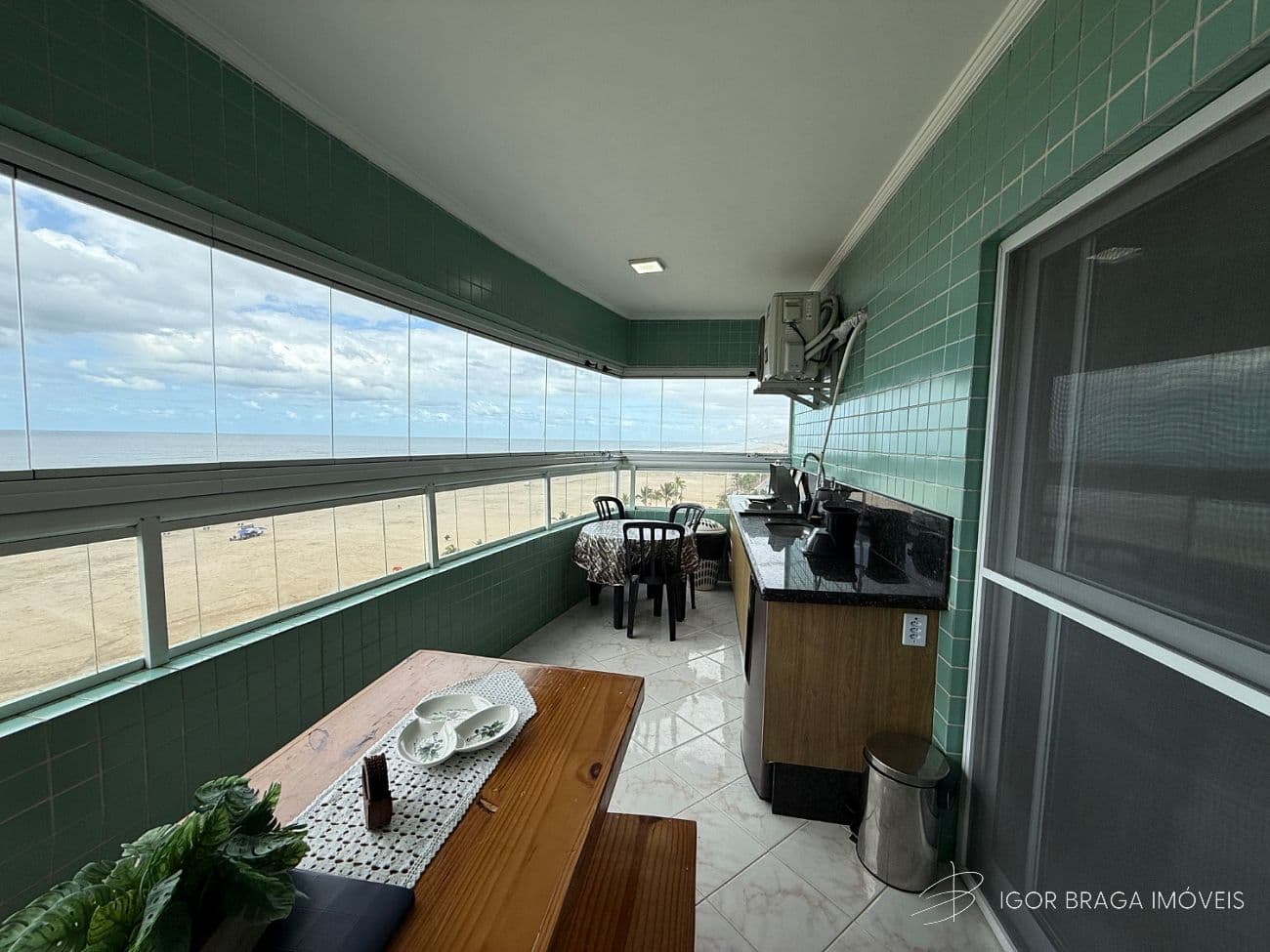EXCELENTE APARTAMENTO, À 10M DO MAR E LAZER COMPLETO — foto 1