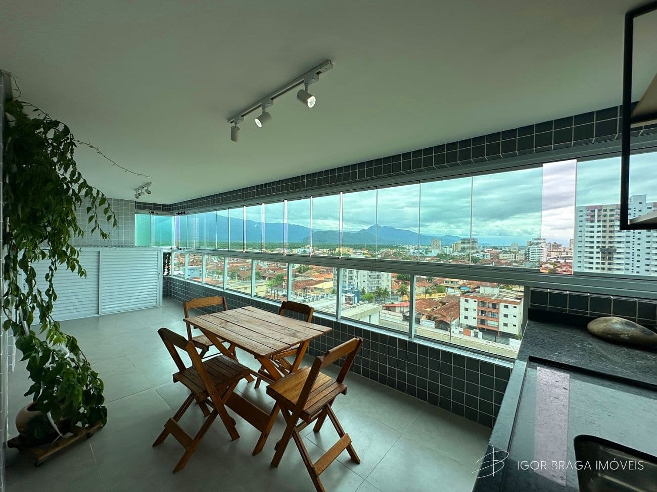BELÍSSIMO APARTAMENTO, FRENTE MAR E LAZER COMPLETO — foto 1