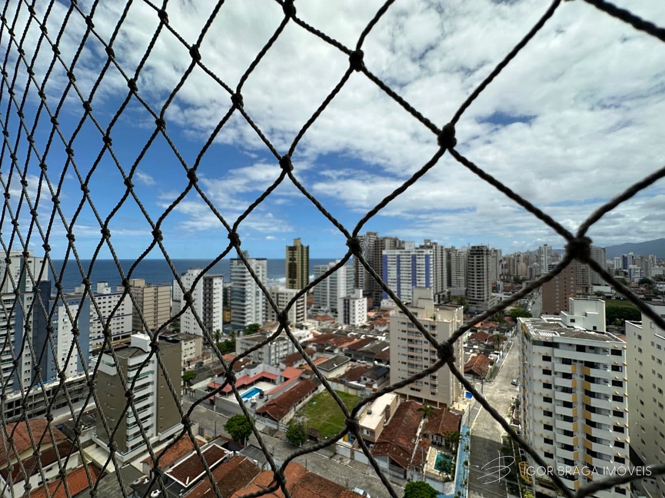 BELÍSSIMO APARTAMENTO Á 300 METROS DA PRAIA, COM ACABAMENTO FINO E LAZER COMPLETO — foto 1