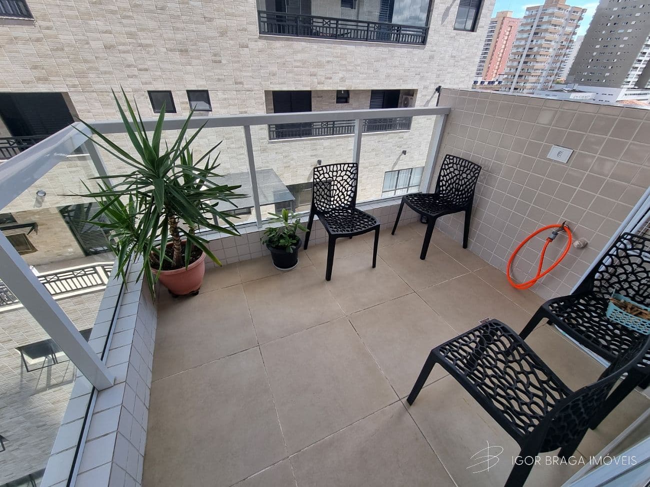 BELÍSSIMO APARTAMENTO, À 900M DO MAR E LAZER — foto 1