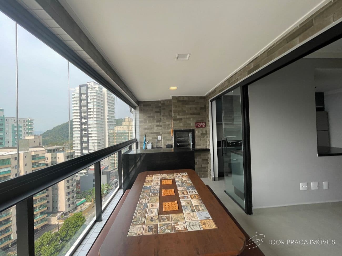 EXCELENTE APARTAMENTO, À 100M DO MAR E LAZER COMPLETO — foto 1