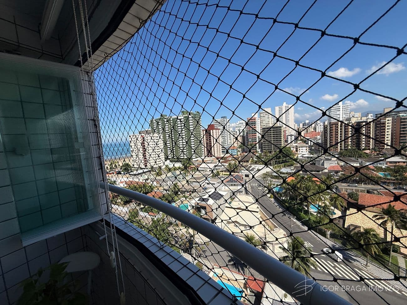 BELÍSSIMO APARTAMENTO, À 200M DO MAR E LAZER COMPLETO — foto 1