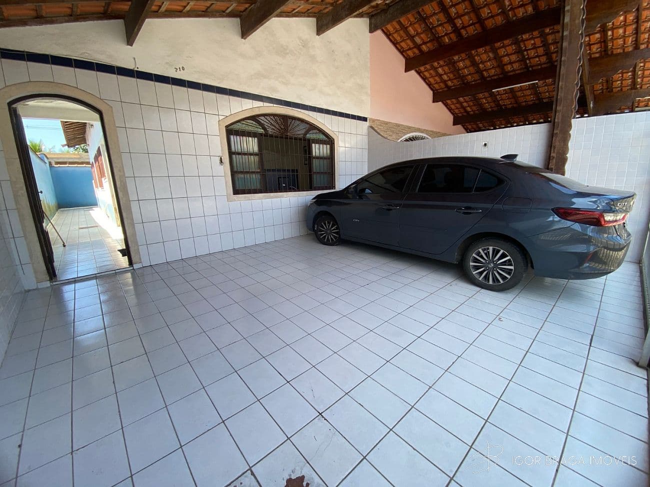 EXCELENTE CASA, AMPLA E COM ÁREA DE LAZER — foto 1