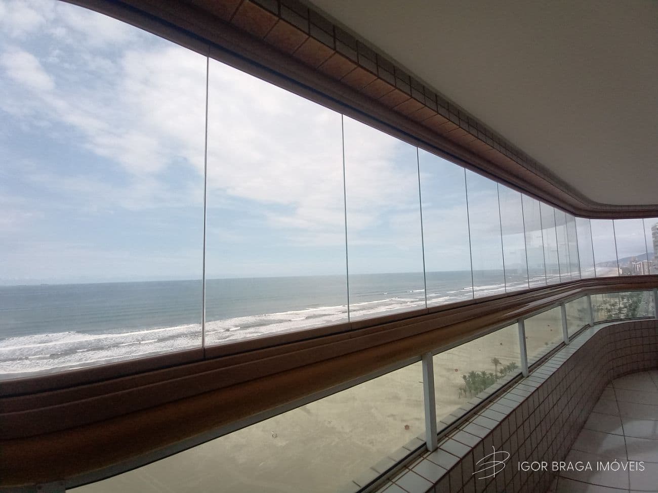 BELÍSSIMO APARTAMENTO, AMPLO, ACABAMENTO FINO, E VISTA PARA MAR — foto 1