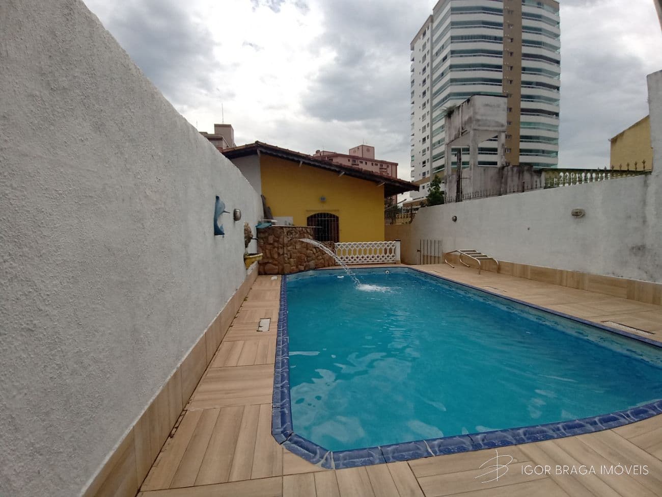 BELÍSSIMA CASA, ACABAMENTO FINO E EXCELENTE LOCALIZAÇÃO — foto 1