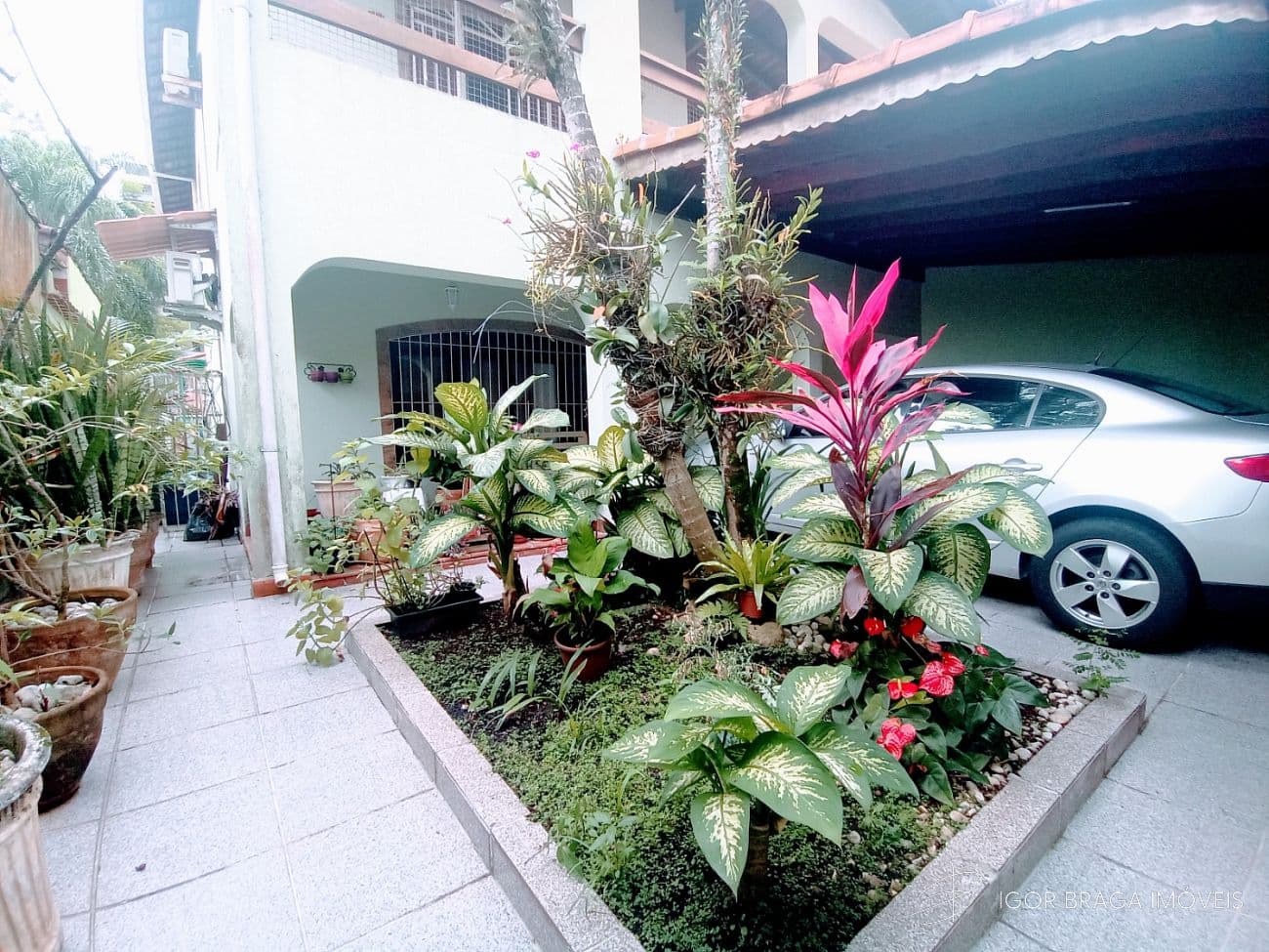 BELÍSSIMO SOBRADO, AMPLO E FINO ACABAMENTO — foto 1