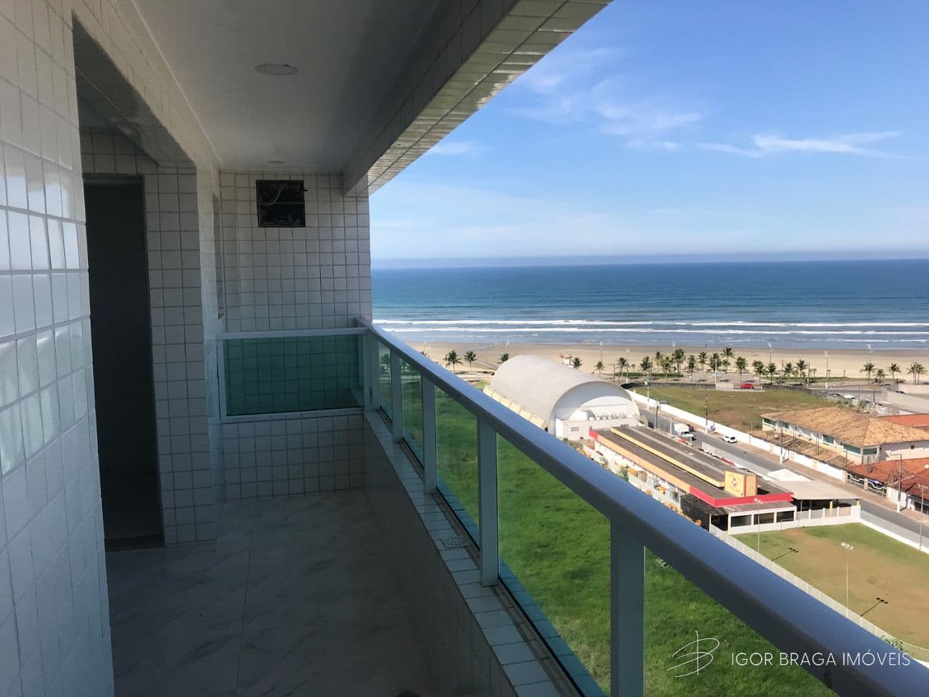 BELÍSSIMO APARTAMENTO, AMPLO, ACABAMENTO FINO E LAZER COMPLETO — foto 1