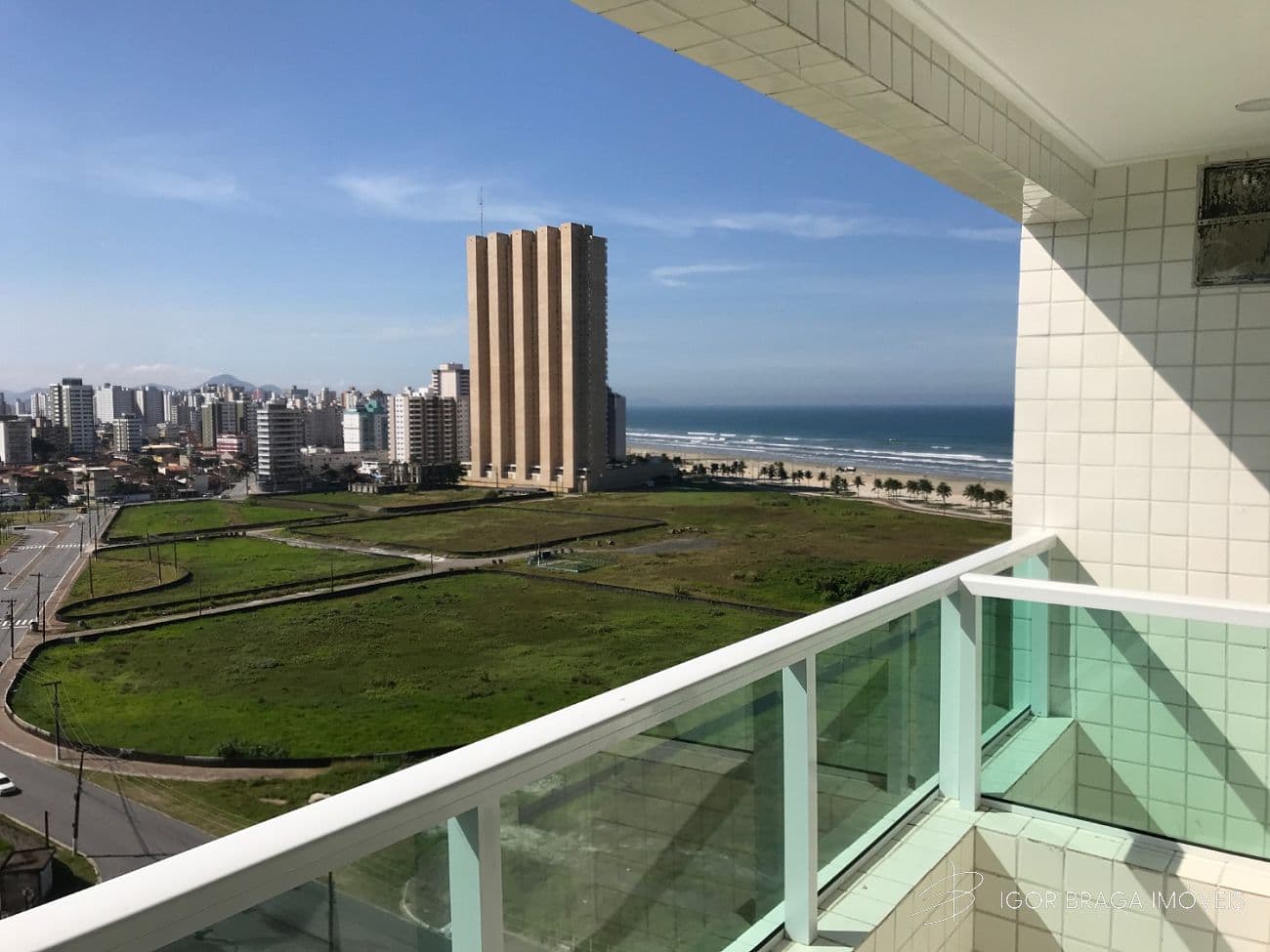 BELÍSSIMO APARTAMENTO, AMPLO, ACABAMENTO FINO E LAZER COMPLETO — foto 1