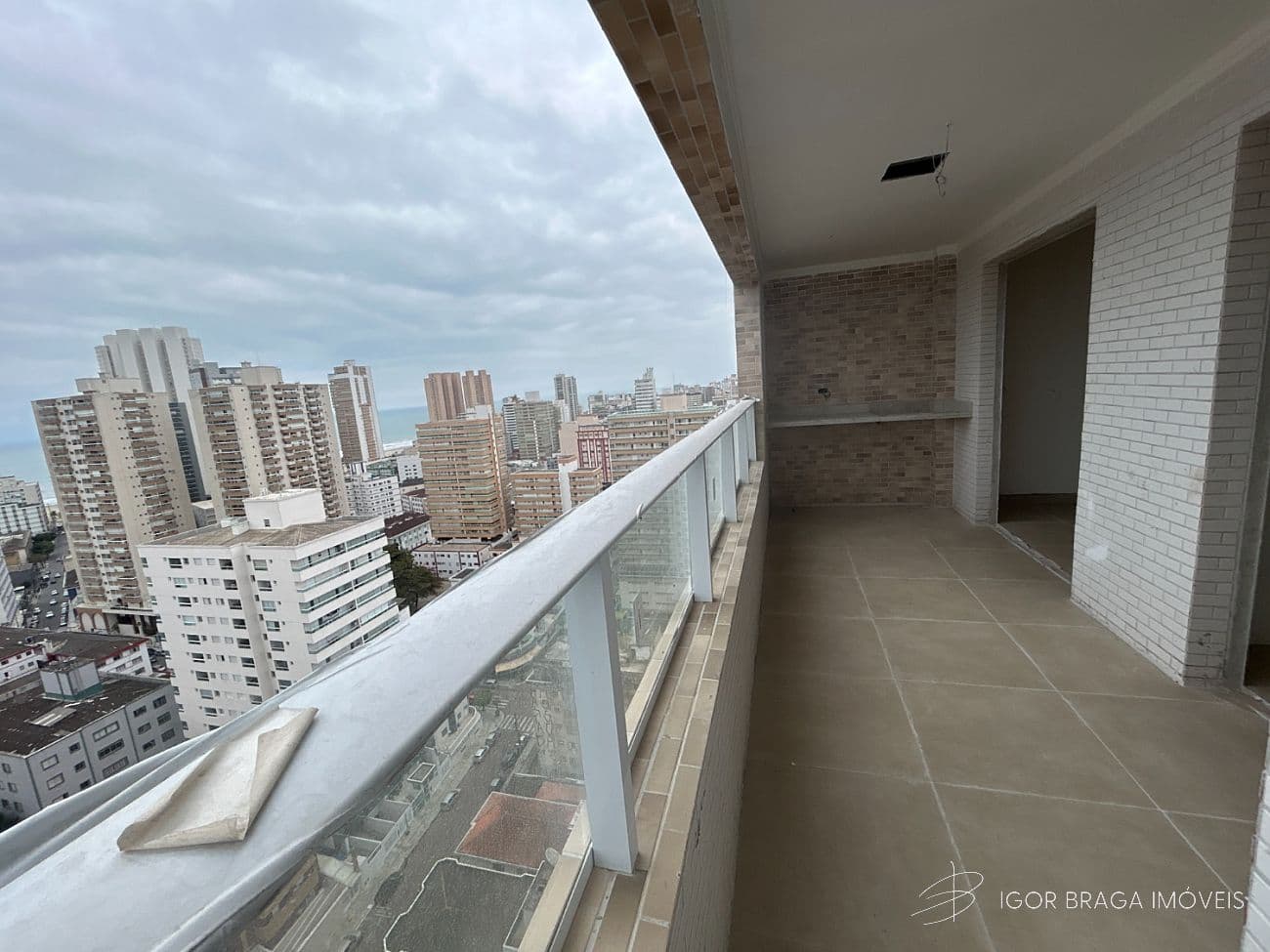 BELÍSSIMO APARTAMENTO, LAZER À 600m DO MAR — foto 1