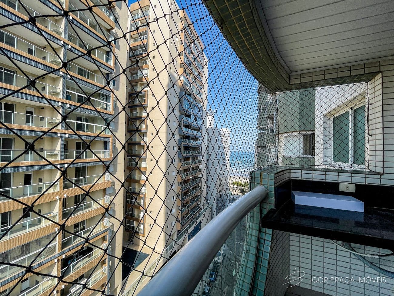 BELÍSSIMO APARTAMENTO MOBILIADO E COM  ACABAMENTO FINO! — foto 1