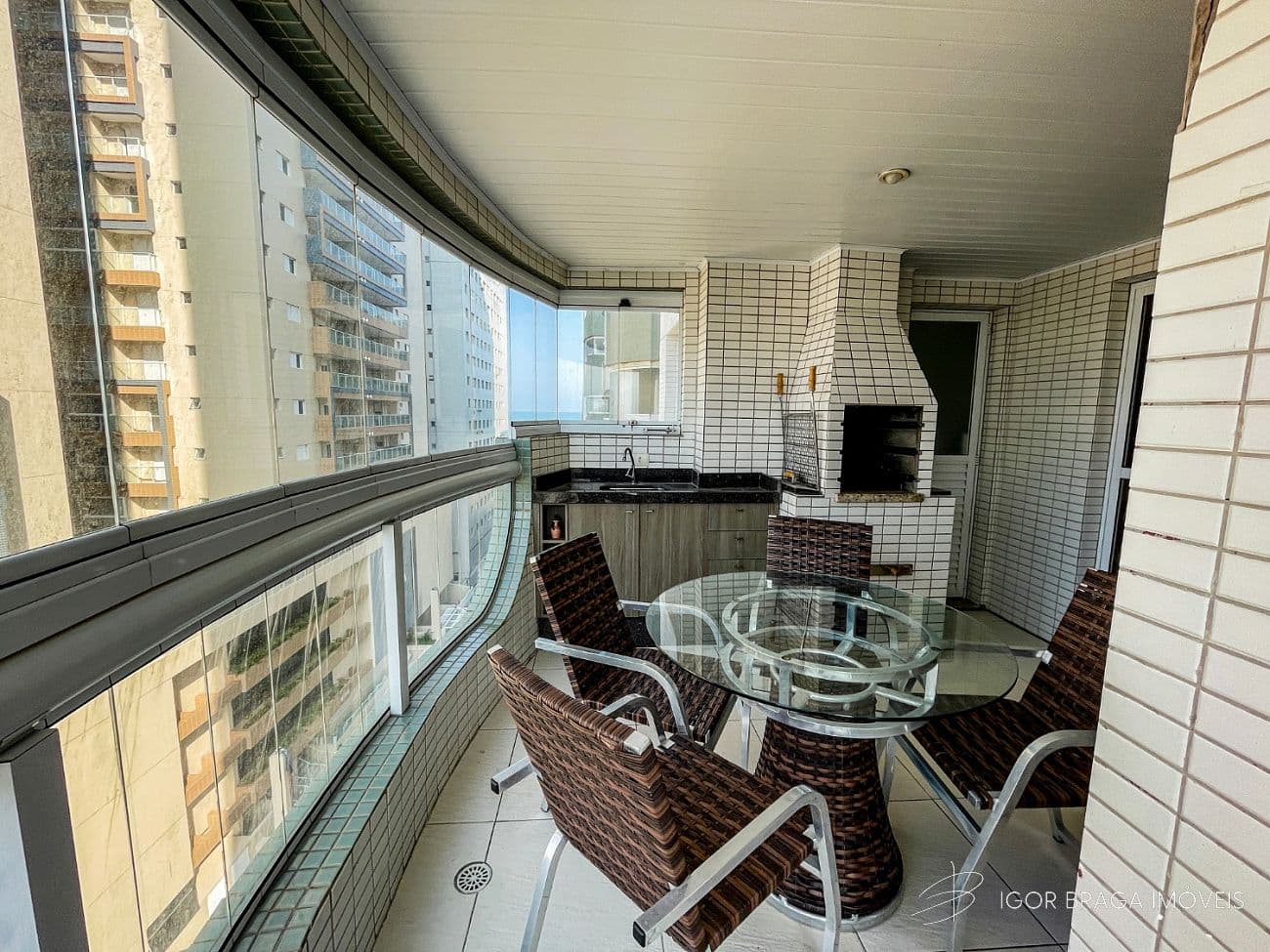 BELÍSSIMO APARTAMENTO, AMPLO, ACABAMENTO FINO E LAZER COMPLETO — foto 1