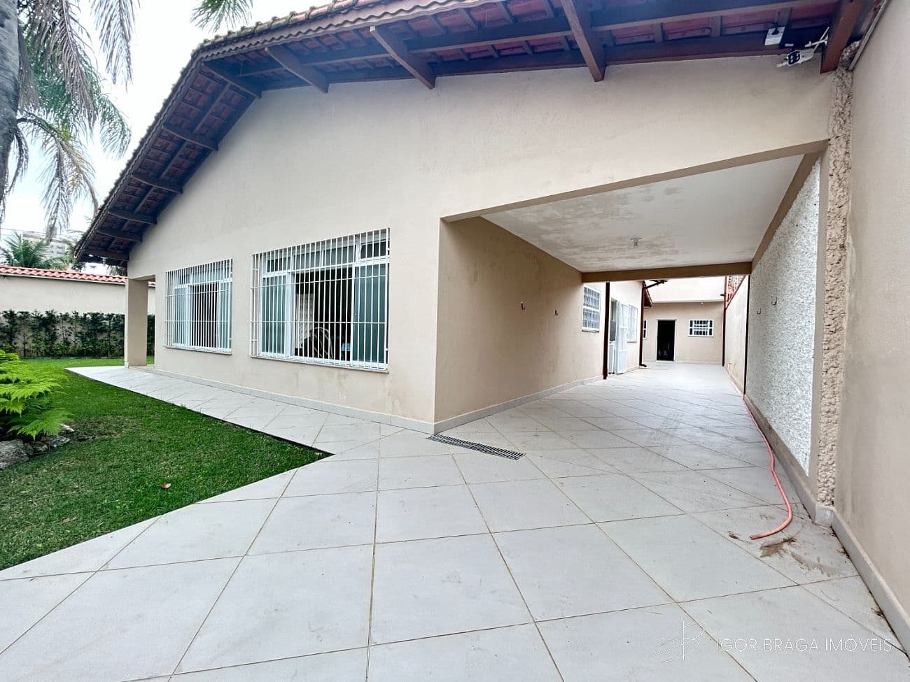 BELISSÍMA CASA, AMPLA E FINO ACABAMENTO — foto 1