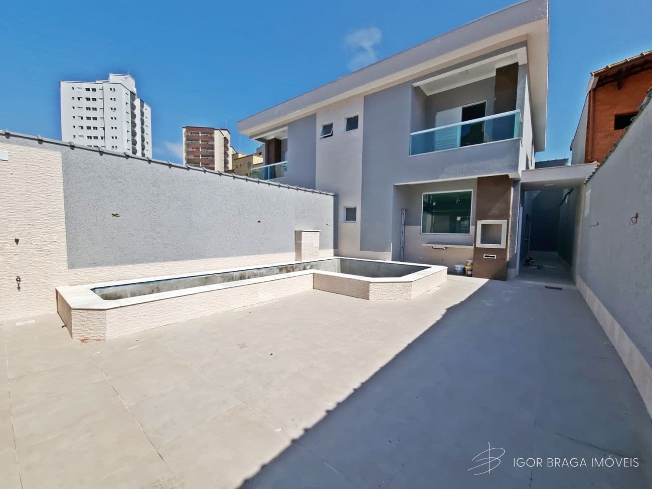 INCRÍVEL SOBRADO COM PISCINA — foto 1