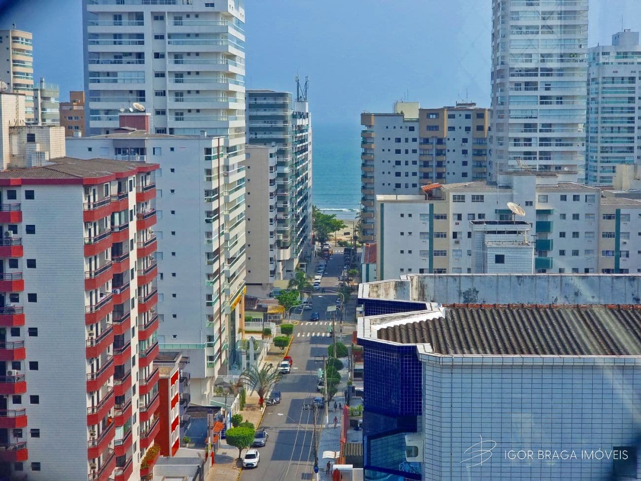 EXCELENTE COBERTURA, AMPLA E À 450M DO MAR — foto 1