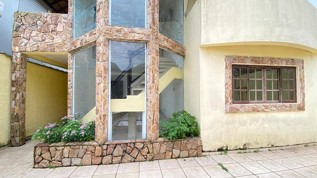 BELÍSSIMA CASA, AMPLA E ACABAMENTO FINO E COM ÁREA DE LAZER — foto 1