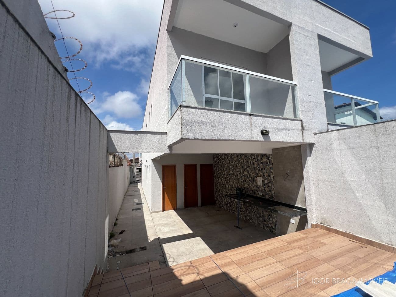 BELÍSSIMA CASA, AMPLA E ACABAMENTO FINO — foto 1