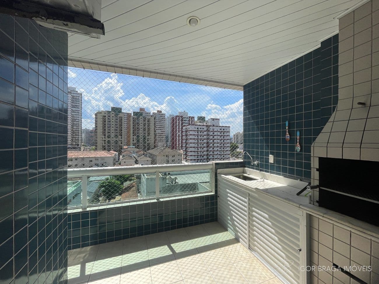 BELÍSSIMO APARTAMENTO AMPLO, SACADA ENVOLVENTE E SOL DA TARDE — foto 1
