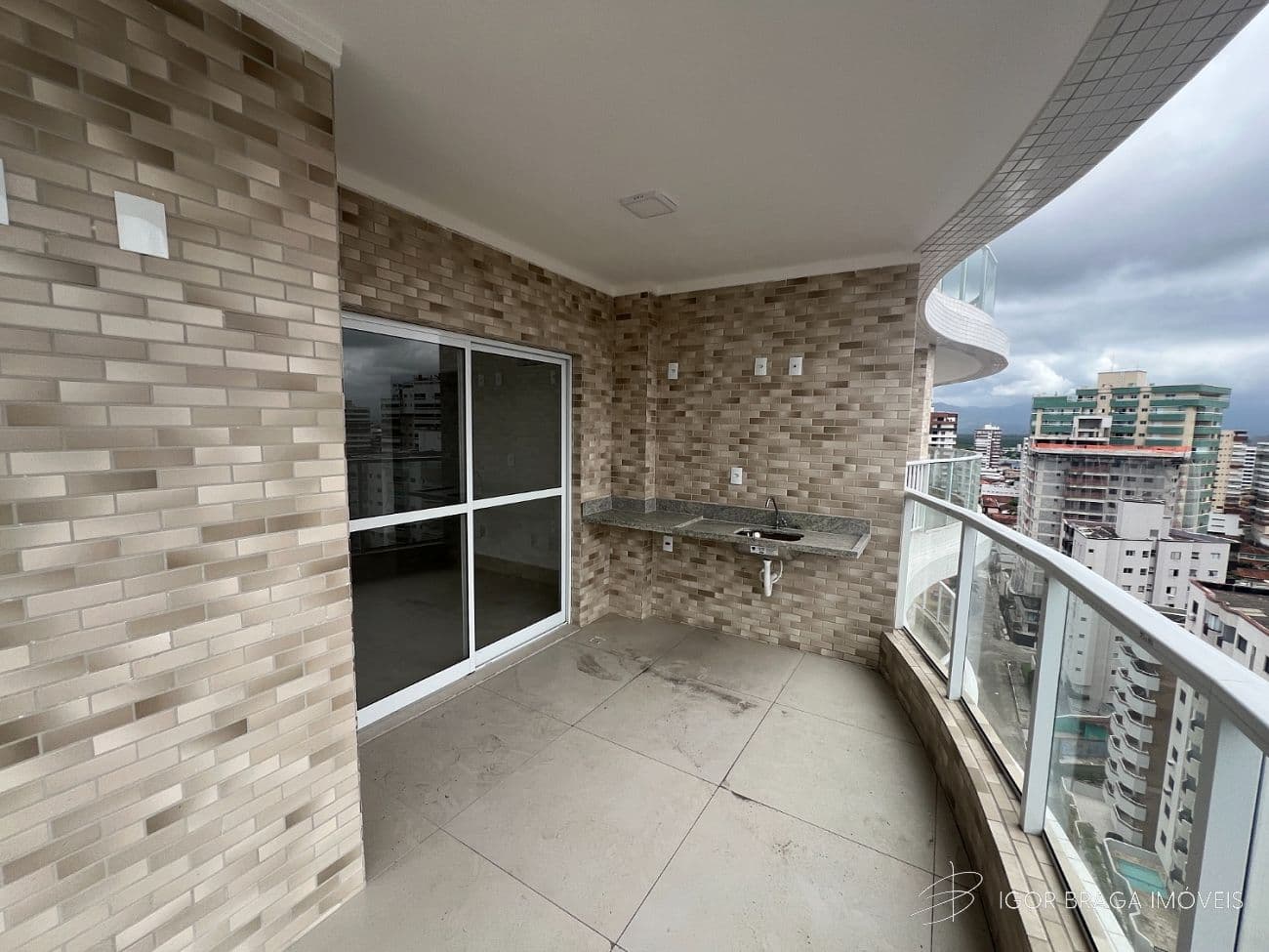 EXCELENTE APARTAMENTO, À 100m DO MAR E LAZER COMPLETO — foto 1