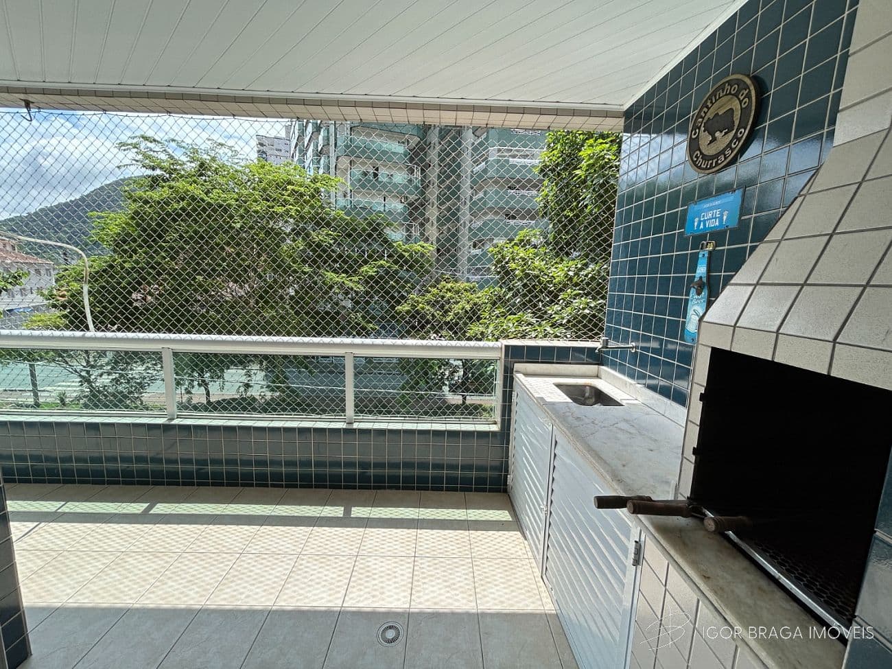 BELÍSSIMO APARTAMENTO AMPLO, SACADA ENVOLVENTE E SOL DA TARDE — foto 1